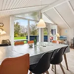 Holiday home Alrun - 150m From The Sea By Interhome